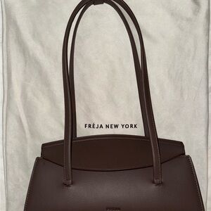 Freja New York Dark Brown Shoulder Bag